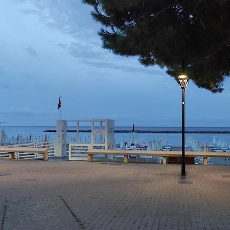 Hotel Fortuna San Bartolomeo Al Mare Exterior foto