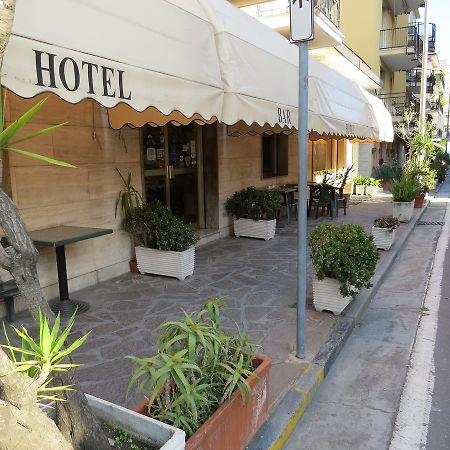 Hotel Fortuna San Bartolomeo Al Mare Exterior foto