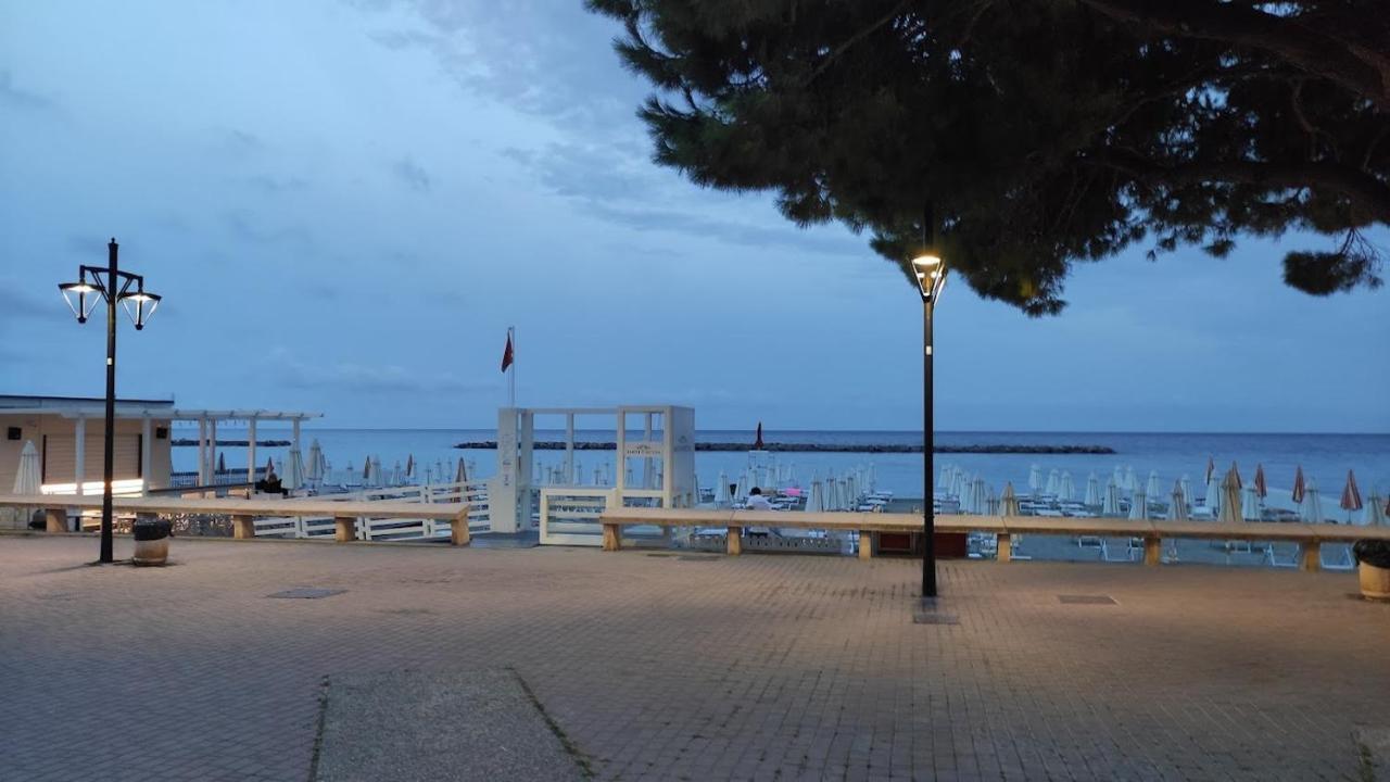 Hotel Fortuna San Bartolomeo Al Mare Exterior foto