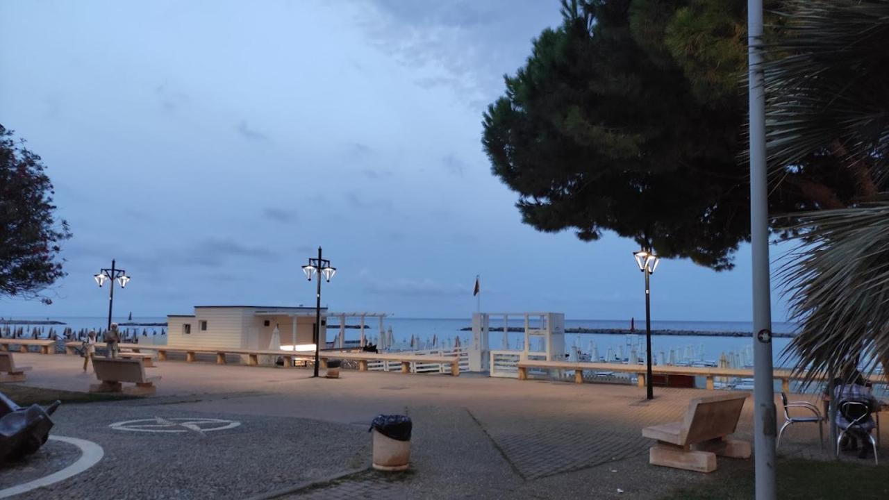 Hotel Fortuna San Bartolomeo Al Mare Exterior foto