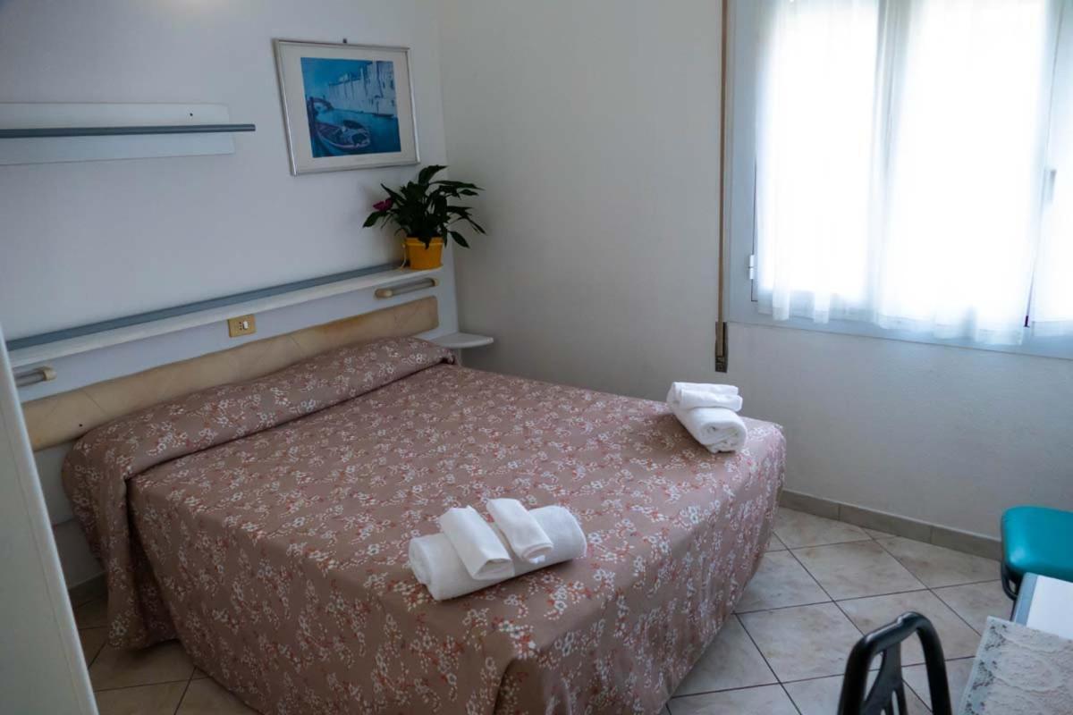 Hotel Fortuna San Bartolomeo Al Mare Exterior foto