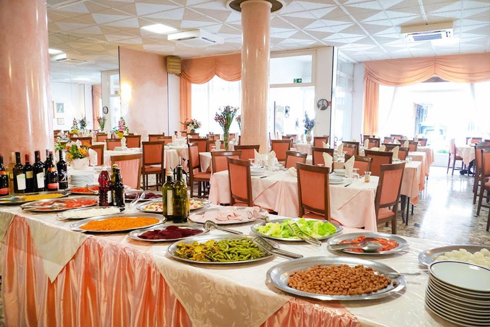Hotel Fortuna San Bartolomeo Al Mare Exterior foto